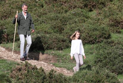 Leonor estrenó su agenda oficial en septiembre de 2018 con un viaje a Asturias. Acudió acompañada de sus padres, los Reyes de España, y su hermana, la infanta Sofía, para celebrar los 1.300 años del reino de Asturias y los centenarios de la coronación de la virgen de Covadonga y del Parque Nacional Picos de Europa.