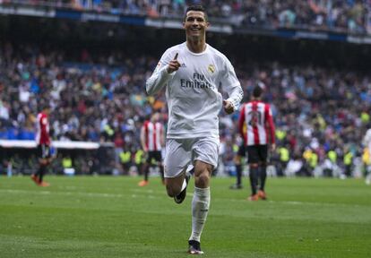 Cristiano Ronaldo celebra el cuarto gol del Madrid ante el Athletic.