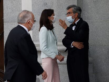 La ministra de Justicia, Pilar Llop (c) y el presidente del Tribunal Supremo y del Consejo General del Poder Judicial, Carlos Lesmes (d) tras la celebración del acto de apertura del Año Judicial, el 6 de septiembre.