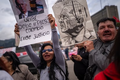 Protesta en apoyo a la sentencia contra Álvaro Uribe, en Bogotá, el 1 de agosto de 2025.