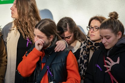 PIEDRABUENA, CIUDAD REAL CASTIL, SPAIN - JANUARY 12: Friends of the victim at a rally against gender violence after the death of a 24-year-old woman neighbor of the municipality, in front of the Town Hall, on 12 January, 2023 in Piedrabuena, Ciudad Real, Castilla La-Mancha, Spain. The City Council of Piedrabuena has called a rally in repudiation of the murder of Belen last Sunday, January 8. In addition, the Consistory has declared two days of official mourning for these events. The Court of First Instance and Instruction number 5 of Ciudad Real, has decreed provisional imprisonment without bail for E.S.R., husband of the deceased, Belen, 24 years old, whom the judge provisionally charged as the alleged perpetrator of a crime of homicide in the context of gender violence. (Photo By Eusebio Garcia del Castillo/Europa Press via Getty Images)