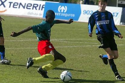 Etock, jugador de Camerún, ayer en la semifinal contra el Inter.
