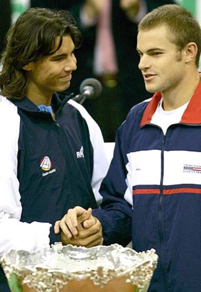 Rafa Nadal (iz.) y Andy Roddick.