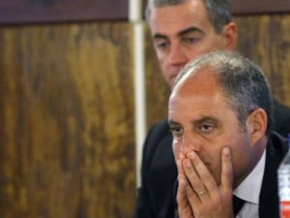 Francisco Camps y Ricardo Costa, al fondo, en su juicio.