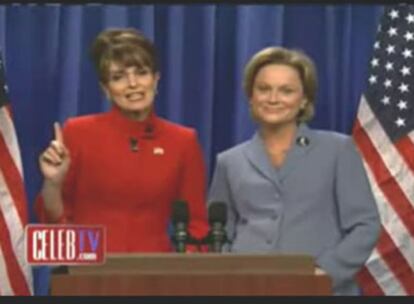 Las actrices Tina Fey y Amy Poehler como Sarah Palin y Hillary Clinton.