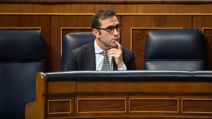 El ministro de Economía, Carlos Cuerpo, este jueves en el Congreso durante el debate del decreto sobre aranceles.