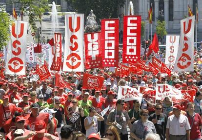 Cientos de personas participan en la manifestaci&oacute;n de Madrid.