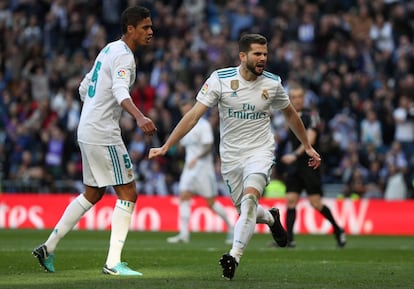 Nacho celebra el primer gol del equipo blanco.