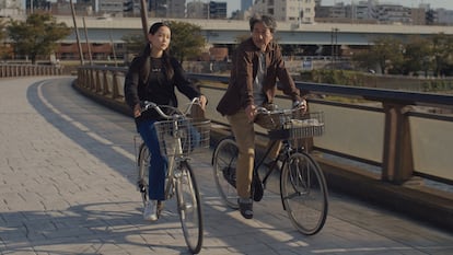 Los actores Arisa Nakano y Koji Yakusho, en 'Perfect Days'.