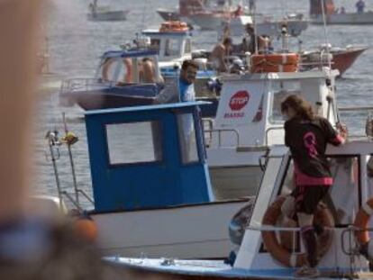 Manifestaci&oacute;n mar&iacute;tima contra el puerto deportivo en 2009.