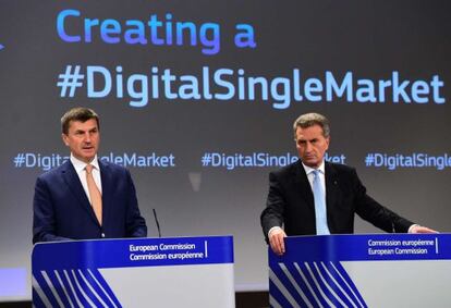 Los comisarios para la uni&oacute;n digital, Andrus Ansip y Gunther Oettinger. 