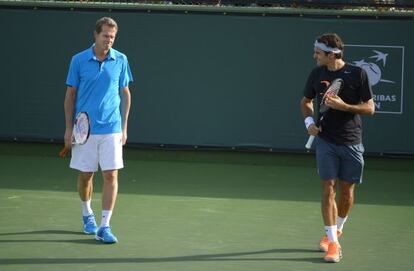 Federer y Edberg, en Indian Wells, antes de que el sueco se fuera a Estocolmo. 