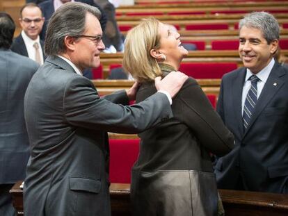 Artur Mas, N&uacute;ria de Gispert, y Francesc Homs, en el Parlament. 