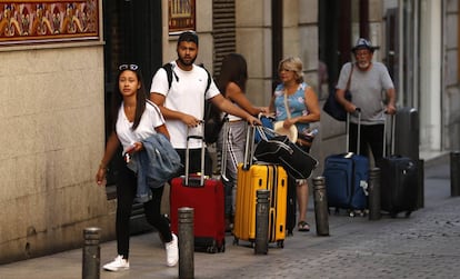 Turistas por el centro de Madrid.