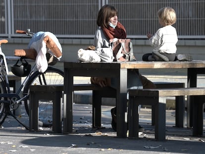 Ambiente en una de las intersecciones de la 'supermanzana' del Poblenou.