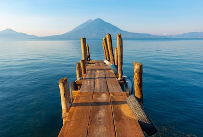 El espectacular lago Atitlán.
