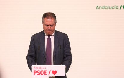 El secretario general del PSOE de Andalucía, Juan Espadas, en la rueda de prensa ofrecida tras conocerse la confirmación por el Tribunal Supremo de las condenas del caso de los ERE.
