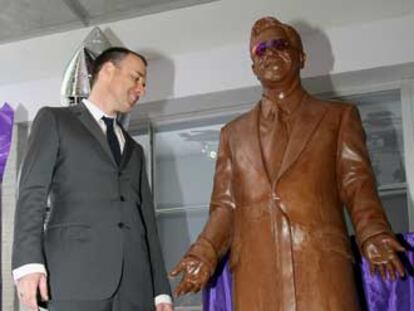 Elton John tiene un doble de chocolate