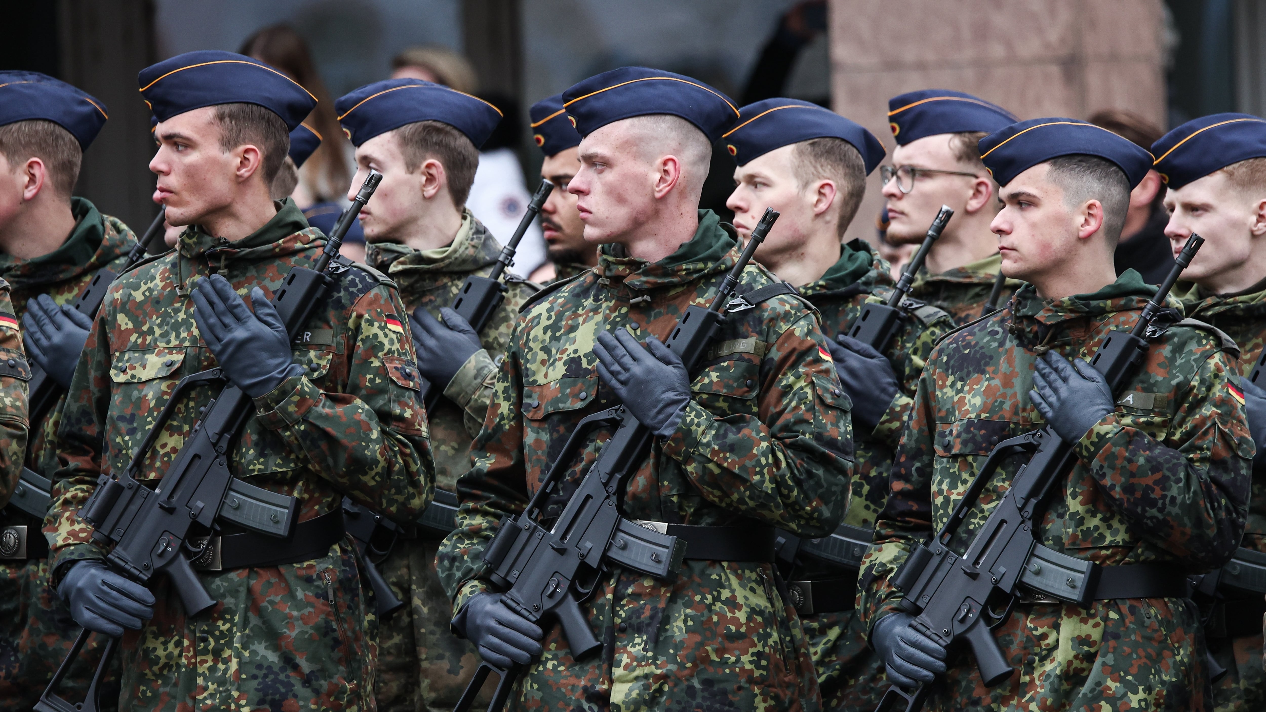 Alemania se revuelve contra la letra pequeña de la nueva mili
