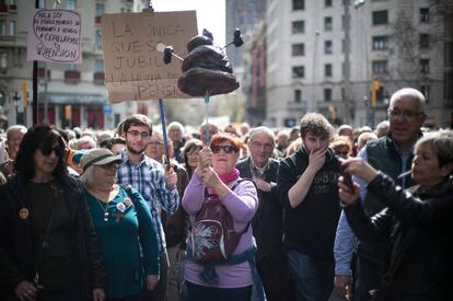 Els pensionistes a Barcelona denuncien les pensions baixes.