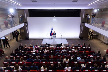 Vista general de la sala durante la rueda de prensa en París, este lunes.