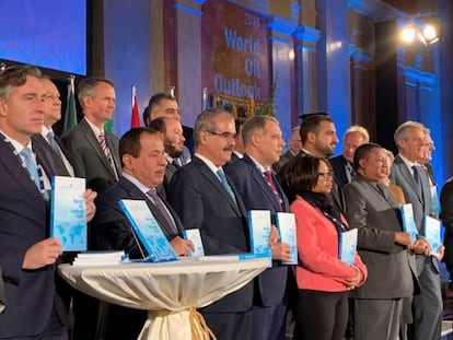 Participantes de la OPEP en la presentación en Viena del informe anual Previsiones Mundiales de Petróleo 2019.