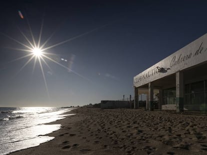 Fachada del Club Nàutic de Cabrera de Mar, que lleva meses cerrado.