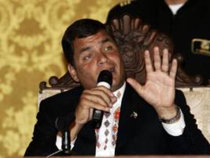 En la imagen un registro del presidente de Ecuador, Rafael Correa, quien considera que, en medio de las negociaciones de un acuerdo comercial con la UE, es posible extender las preferencias arancelarias con el bloque europeo al menos seis meses más. EFE/Archivo