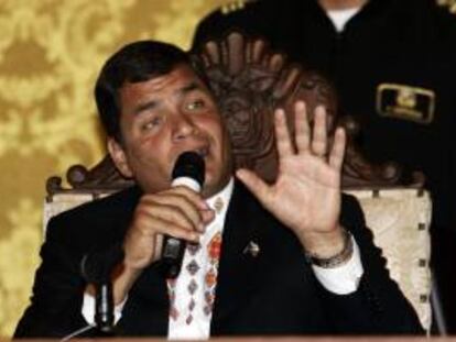 En la imagen un registro del presidente de Ecuador, Rafael Correa, quien considera que, en medio de las negociaciones de un acuerdo comercial con la UE, es posible extender las preferencias arancelarias con el bloque europeo al menos seis meses más. EFE/Archivo