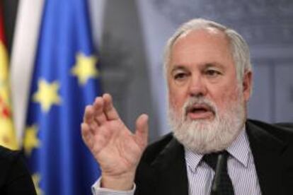 El ministro de Agricultura, Alimentación y Medio Ambiente, Miguel Arias Cañete, durante la rueda de prensa posterior al Consejo de Ministros celebrado hoy en La Moncloa.