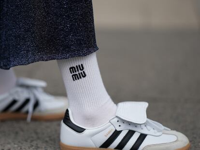 Zapatillas blancas ofertas abril 26 portadilla