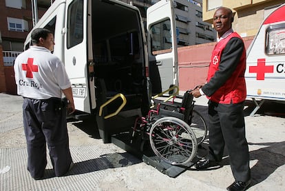 Henry Chukwume Okoye, en su trabajo como voluntario de Cruz Roja en Alicante.