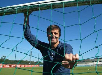 Daniel Aranzubía, portero del Deportivo, en los campos de entrenamiento de su equipo.