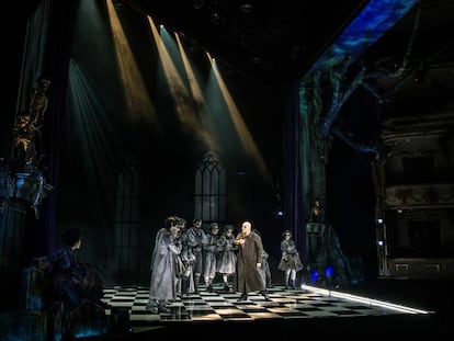 Recreación de la mansión de los Addams en el teatro Calderón.