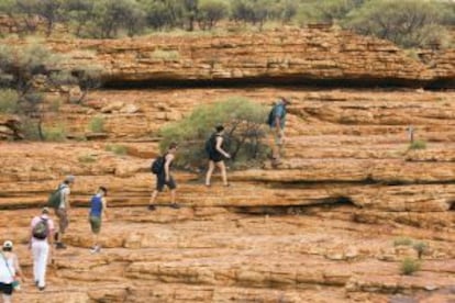 Excursionistas en un tramo del circuito Kings Canyon Rim, en el norte de Australia.