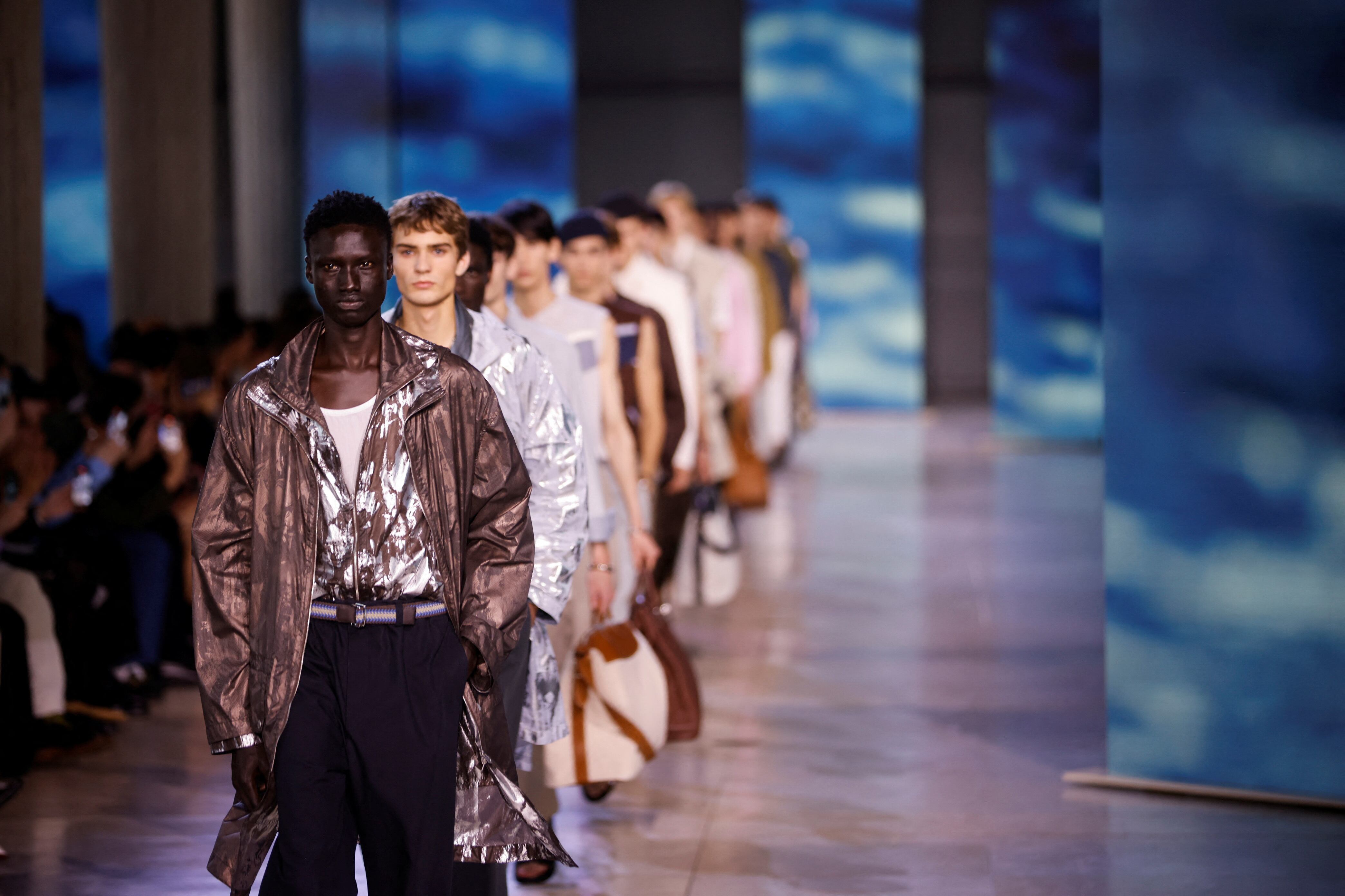 Desfile de la colección masculina de la próxima primavera de la firma Hermès, en la semana de la moda de París.