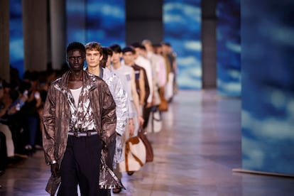Desfile de la colección masculina de la próxima primavera de la firma Hermès, en la semana de la moda de París.