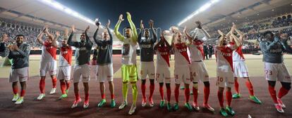 Los jugadores del Móanco celebran su triunfo ante el Lille en la pasada jornada.