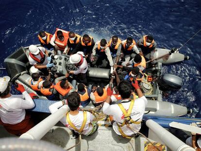 Rescate de un segundo bote frente a Libia