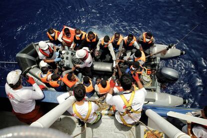 Rescate de un segundo bote frente a Libia
