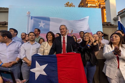 Jose Antonio Kast junto al presidente del Partido Republicanno Arturo Squella, en diciembre de 2023.