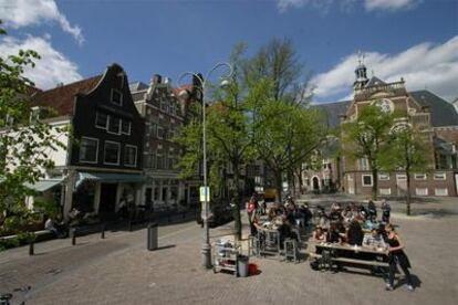 El restaurante Winkel 43, en el mismo número de Noordermarkt, cuenta con una agradable terraza.