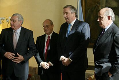 El presidente argentino, Néstor Kirchner, con empresarios españoles.