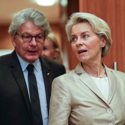 Brussels (Belgium), 28/09/2022.- (FILE) - European Commission President Ursula von der Leyen and European Commissioner in charge of internal market Thierry Breton at the start of the European Commission weekly college meeting in Brussels, Belgium, 28 September 2022 (reissued 16 September 2024). Breton on 16 September 2024 resigned from his positon as European Commissioner due to a dispute with the European Union commission's chief, Ursula von der Leyen, who he said asked France to withdraw his candidacy for the next executive. (Bélgica, Francia, Bruselas) EFE/EPA/OLIVIER HOSLET
