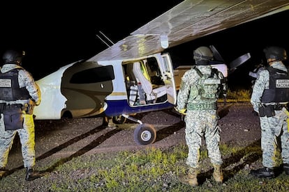 Aeronave asegurada por autoridades mexicanas en Tecomán, Colima.