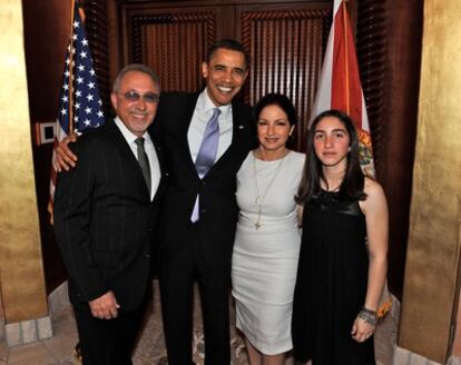 Barack Obama posa con la familia Estefan en Miami.