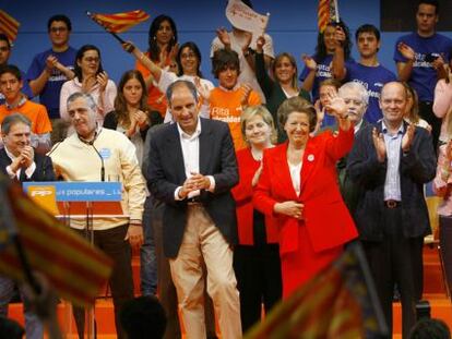 Presentaci&oacute;n de la campa&ntilde;a para las elecciones de 2007, con el expresidente valencia Francisco Camps en el centro.