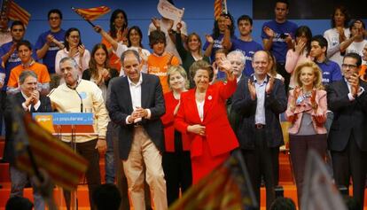Presentaci&oacute;n de la campa&ntilde;a para las elecciones de 2007, con el expresidente valencia Francisco Camps en el centro.