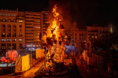 Vista general de la Cremá de la falla del Ayuntamiento de Valencia.