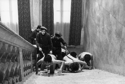 La violencia de las imágenes generó polémica y su estreno estuvo a punto de peligrar.